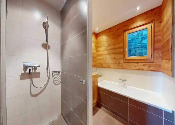 Chalet In With Hot Tub *